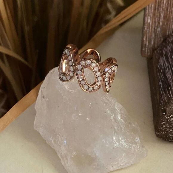 Rose Gold Brass Ring With Aurora Borealis Crystals Sizes 7,8,9,10 - Picture 4 of 6